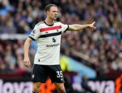 Jonny Evans Kembali ke MU Bantu Darren Fletcher