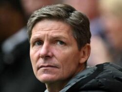 Oliver Glasner Menolak Dikaitkan dengan Manchester United